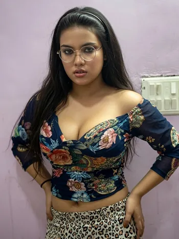 escorts in Manali